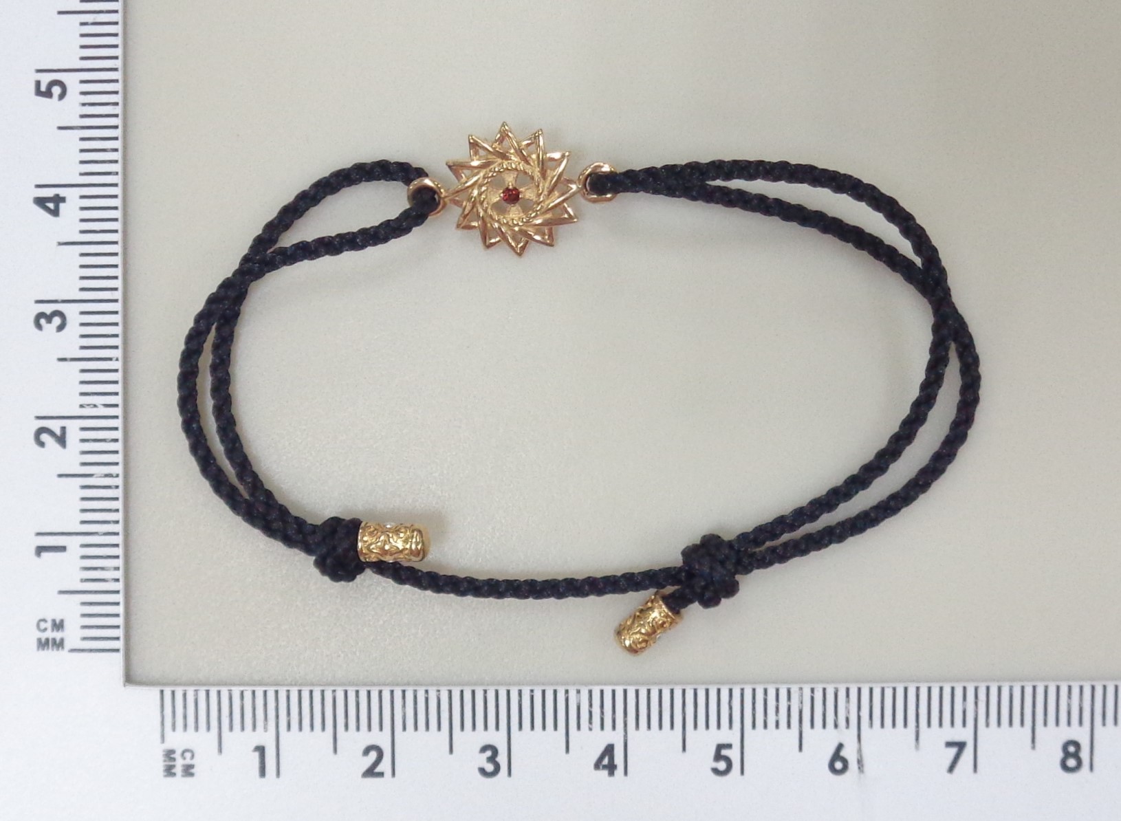 Серебряный браслет с гранатом "Эрцгамма"